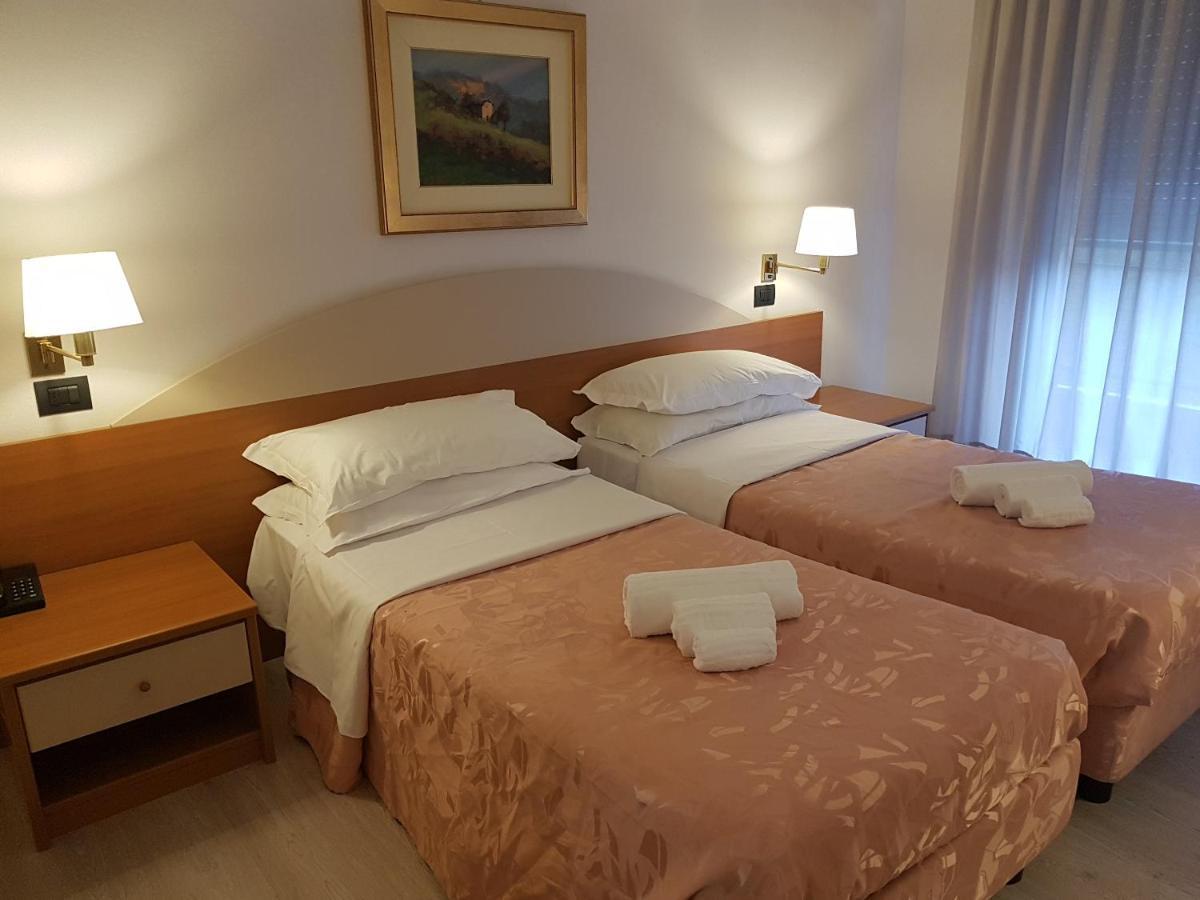 Roero Park Hotel Sommariva Perno Exterior photo