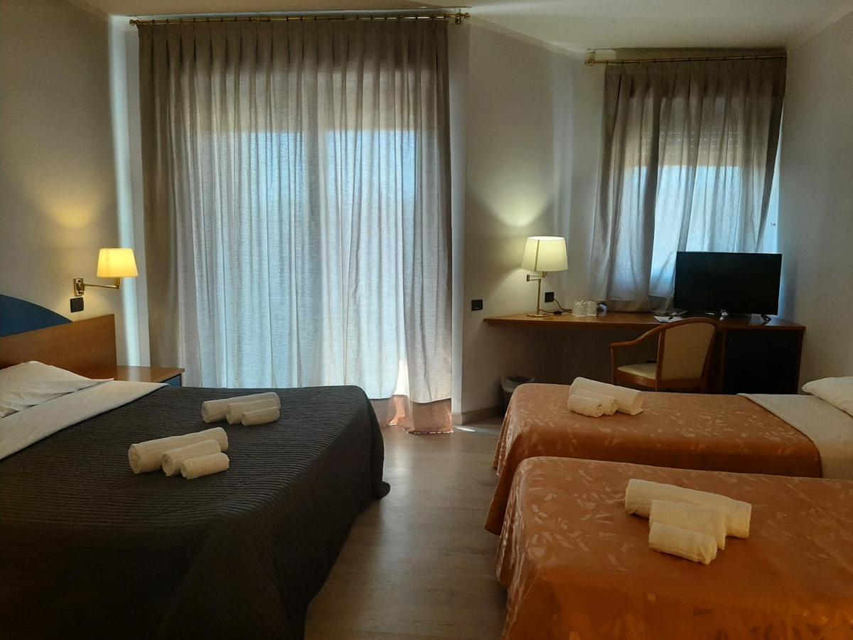 Roero Park Hotel Sommariva Perno Exterior photo