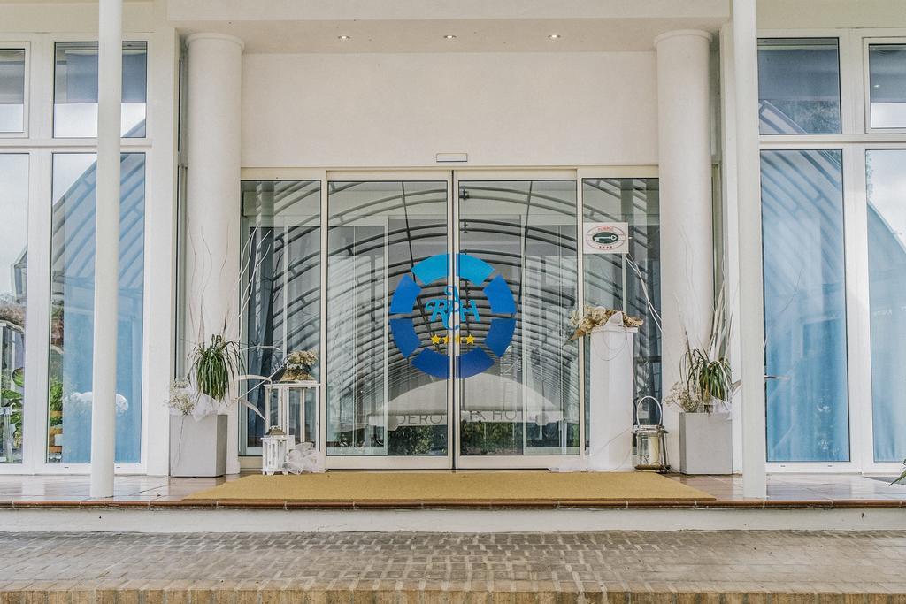 Roero Park Hotel Sommariva Perno Exterior photo