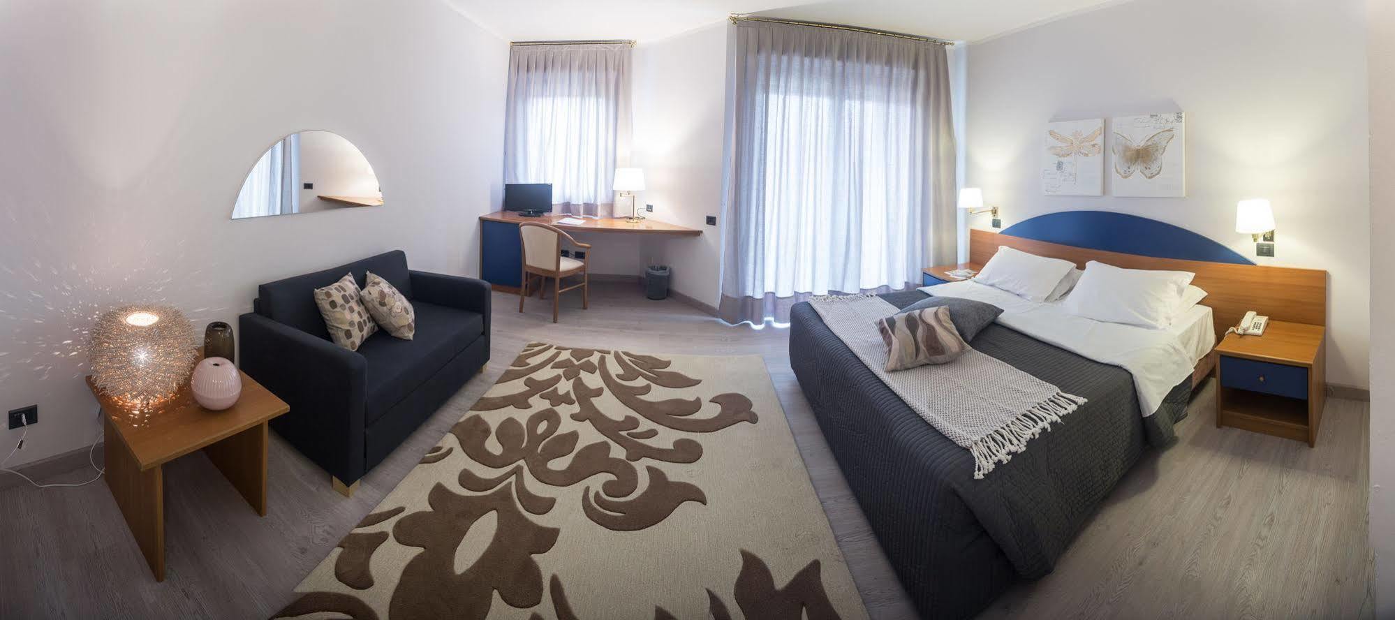 Roero Park Hotel Sommariva Perno Exterior photo