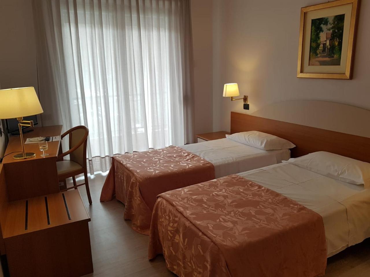 Roero Park Hotel Sommariva Perno Exterior photo