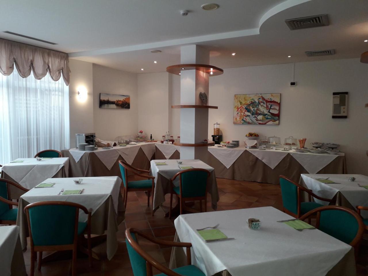 Roero Park Hotel Sommariva Perno Exterior photo