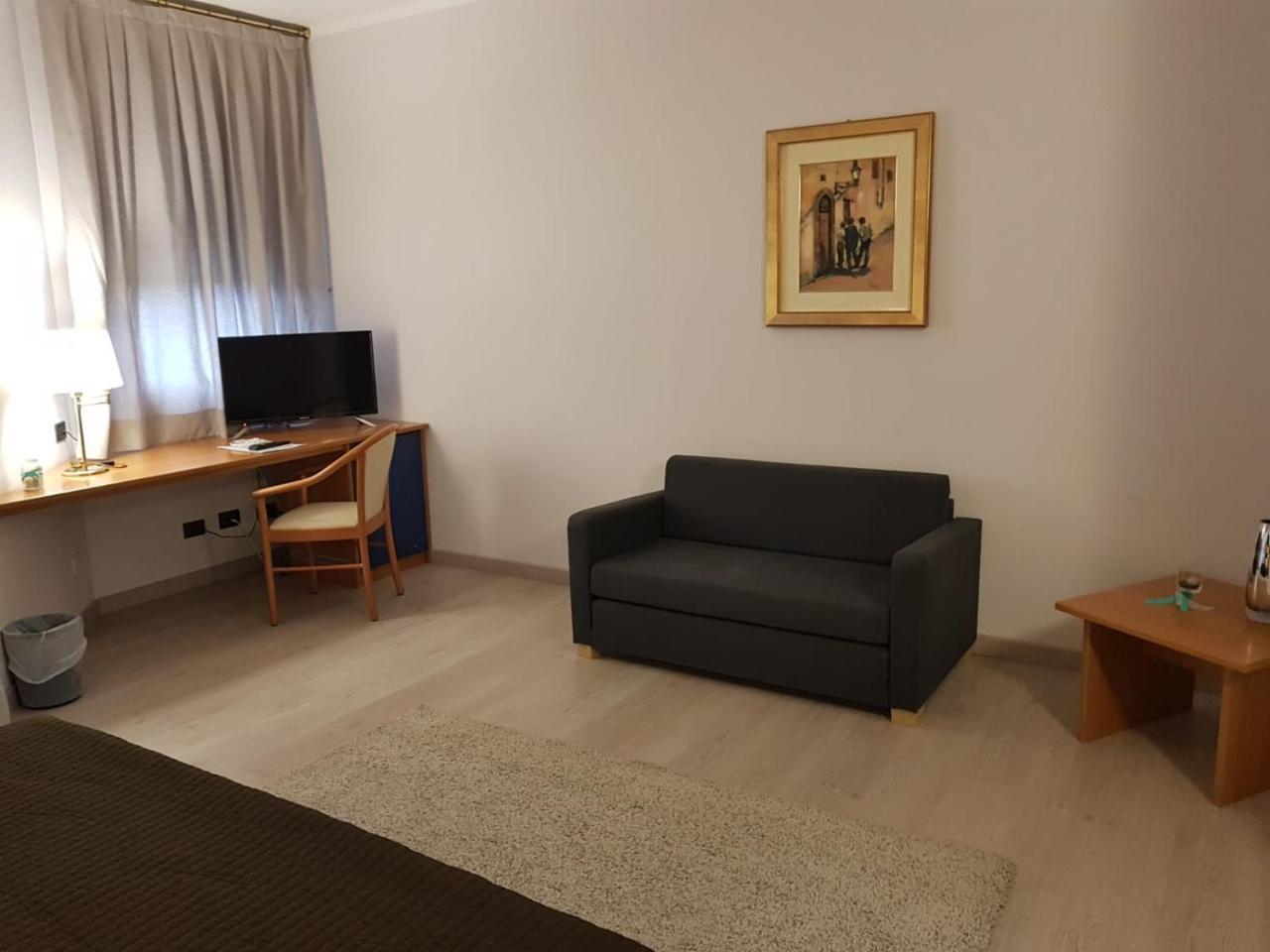 Roero Park Hotel Sommariva Perno Exterior photo